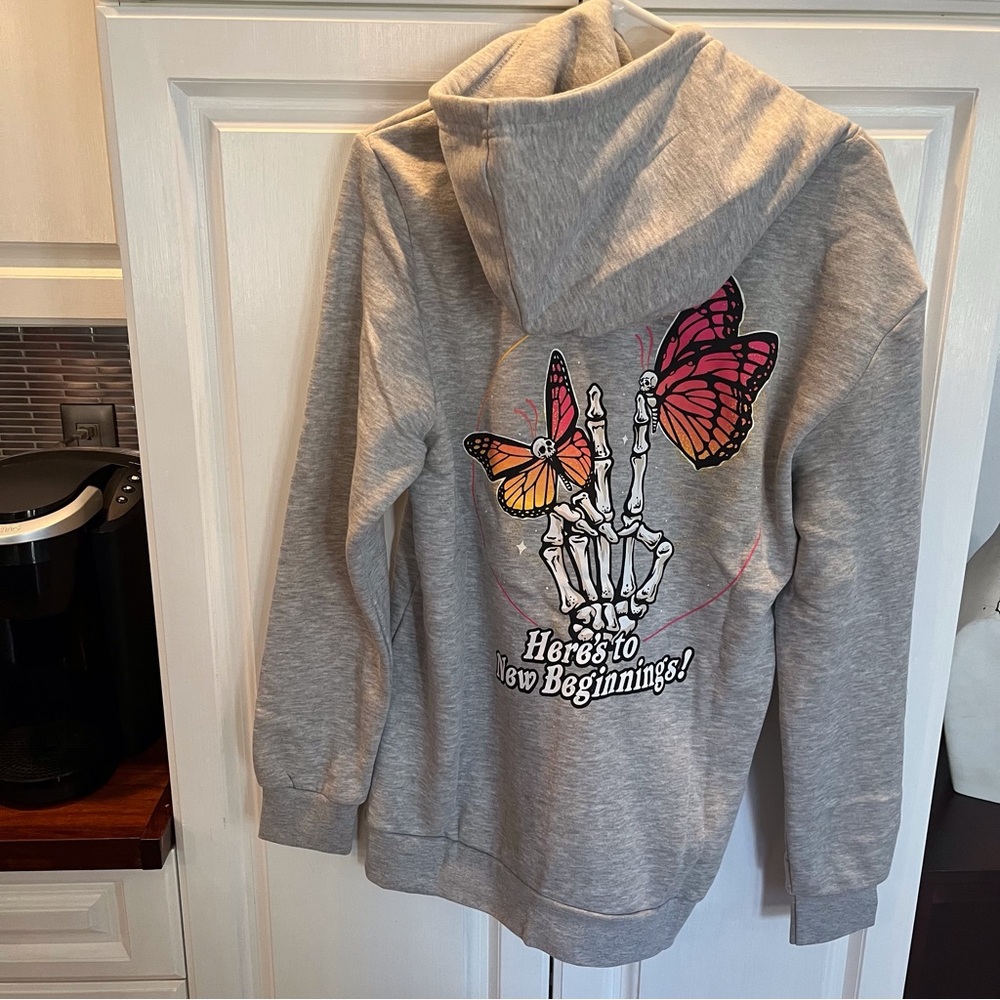 Mens M Retrofit Gray hoodie featuring a  graphic Skeleton Hand Butterflies NWT